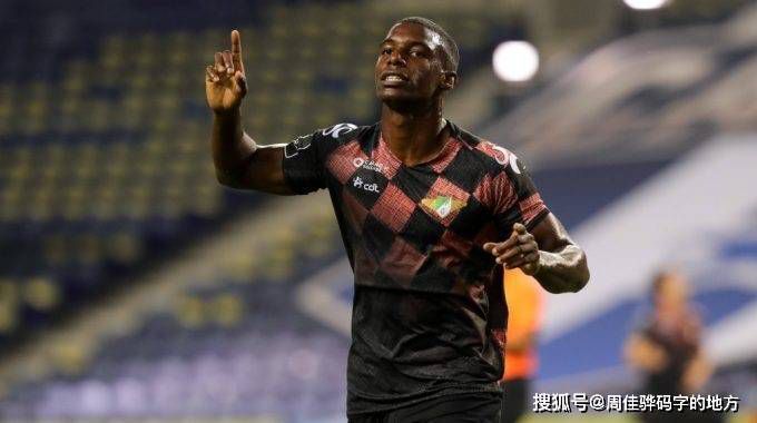 好友惠英红连发两条博文悼念，“不敢相信，难以接受”、“我情愿相信，老兽只是睡着了”。